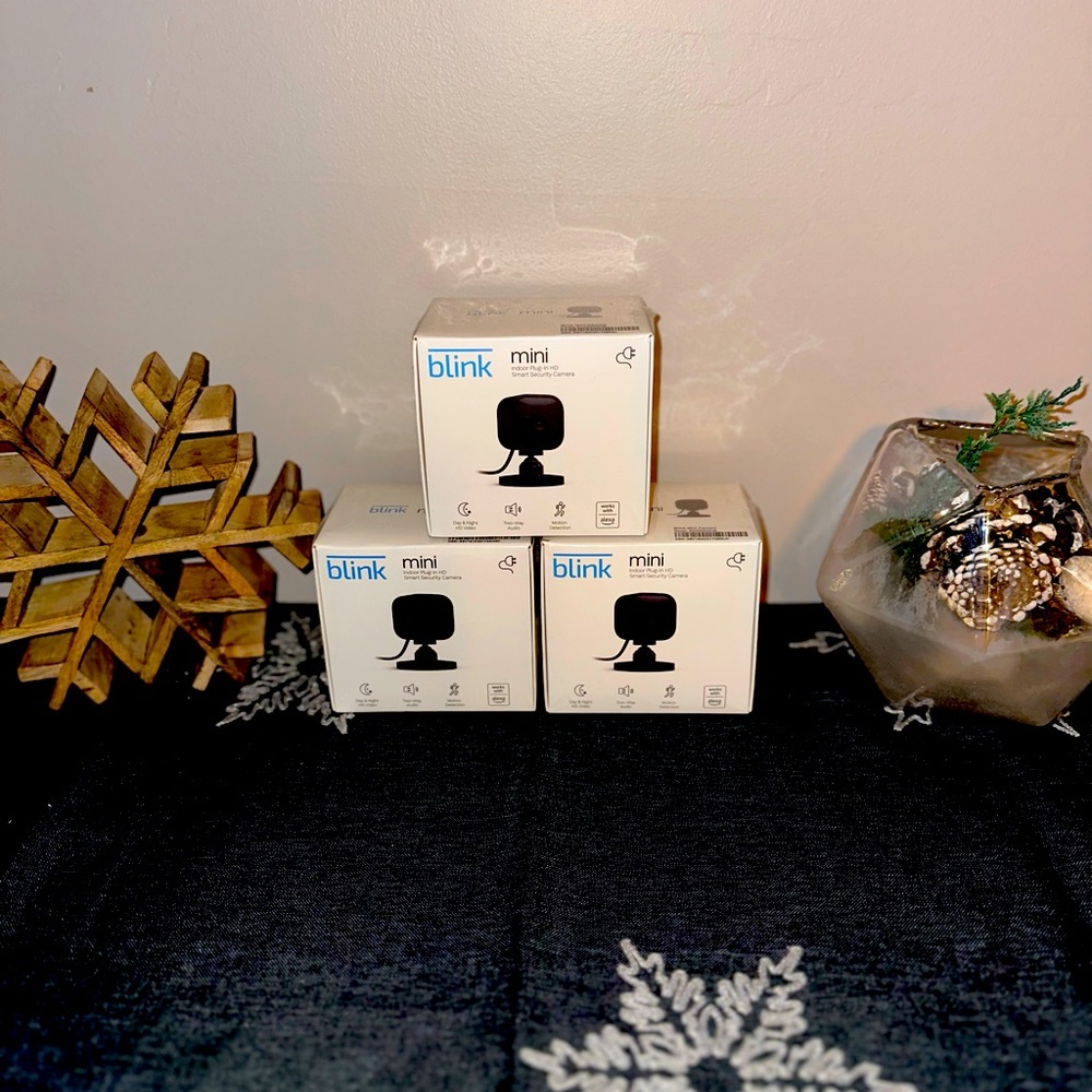 Brand new never opened- Blink Mini indoor plugin HDSecurity Cameras-set of 3